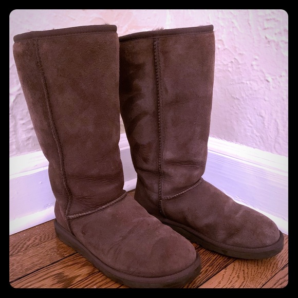 Women’s Ugg Boots - Picture 1 of 5